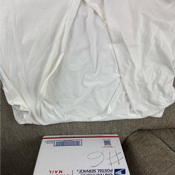 Bow with Clothes Brands Like Forever 21 And Pretty Little Thing - Picture 2 of 9